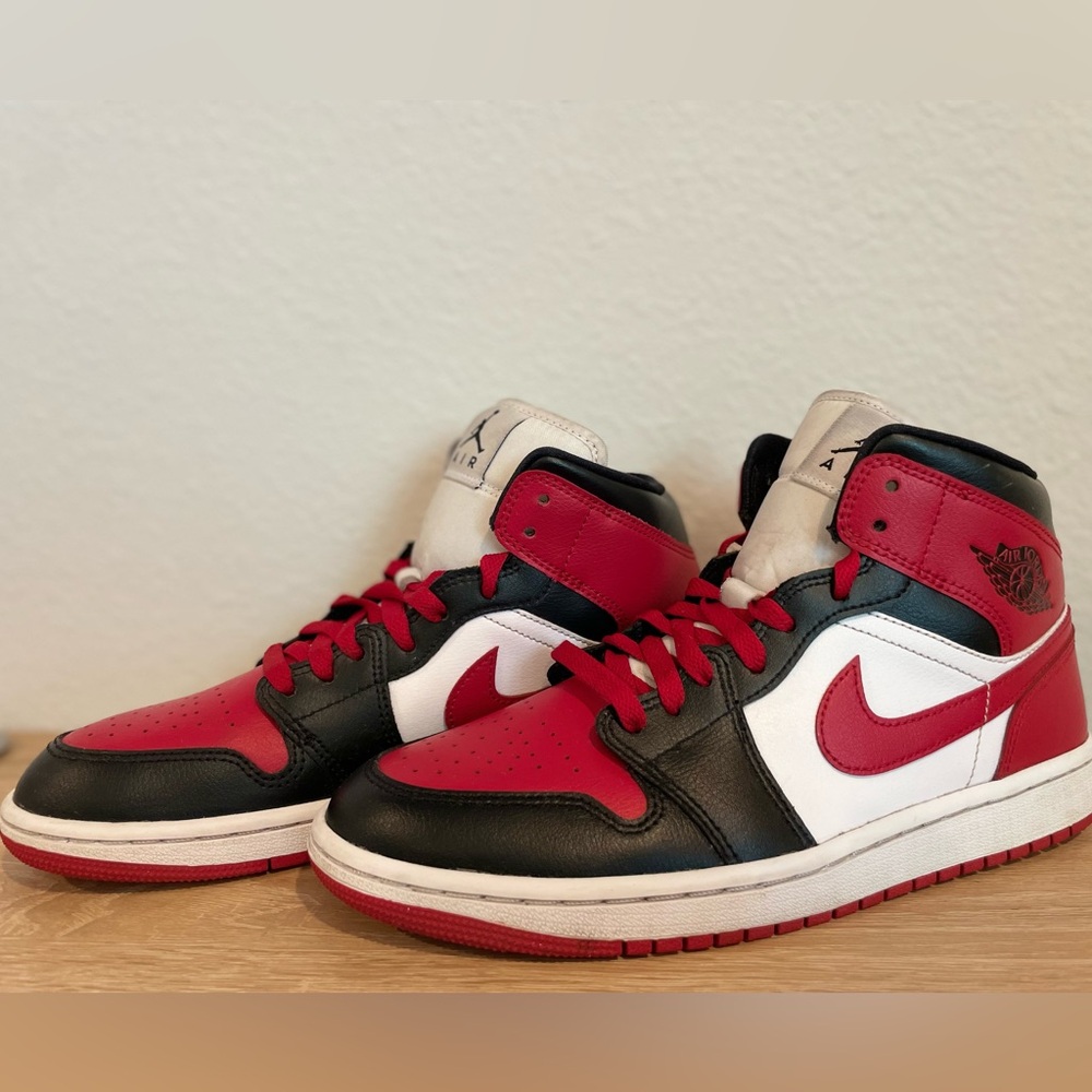 Women’s Air Jordan 1 Mid Alt. Bred Toe  Size 9.5 Red Black White Retro OG Style